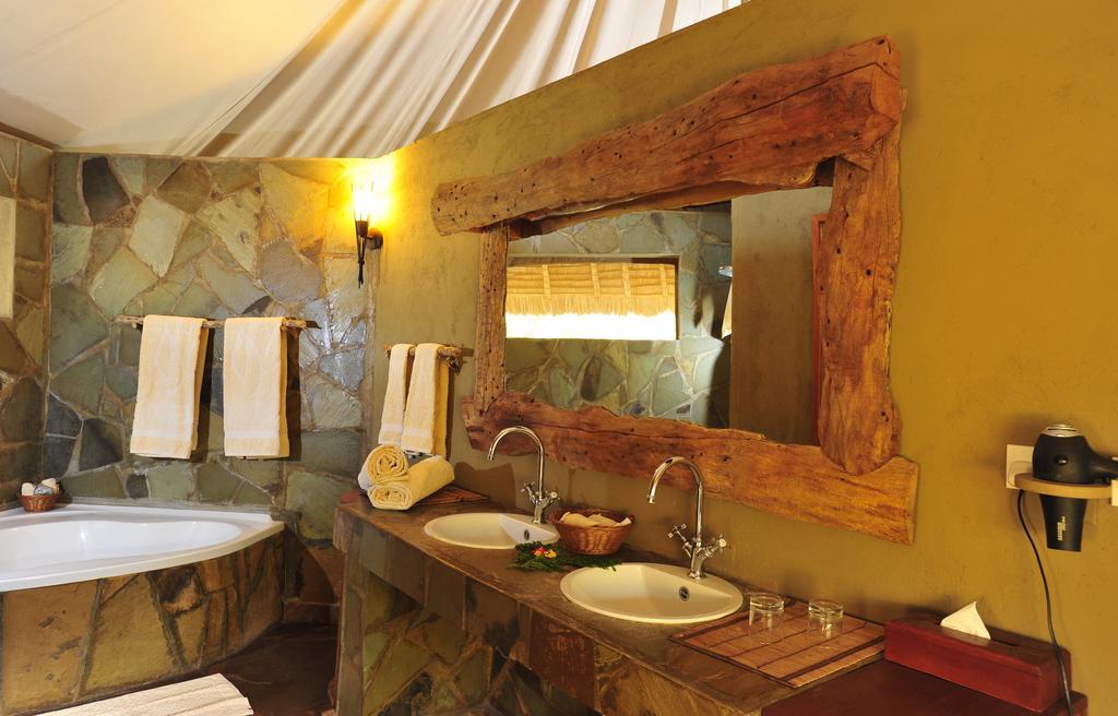 Severin Safari Camp Tsavo West National Park Rom bilde